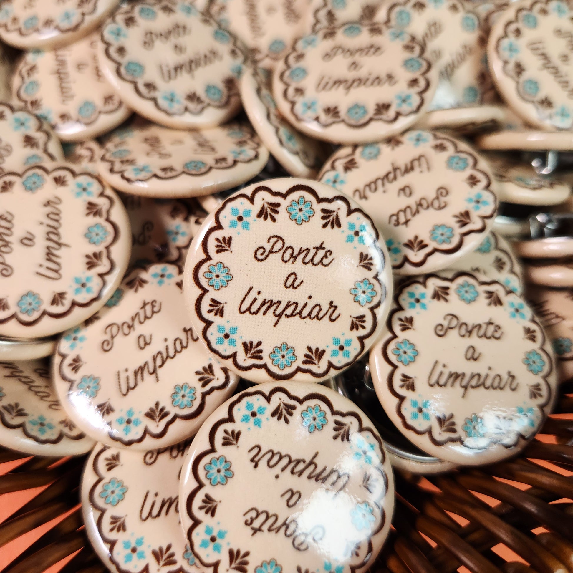 Ponte a Limpiar Pin-Back Button