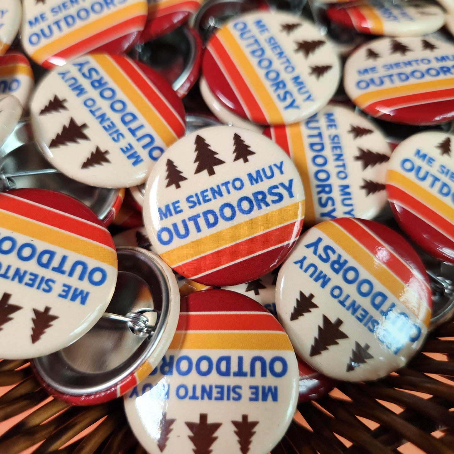 Me Siento Muy Outdoorsy Pin-Back Button