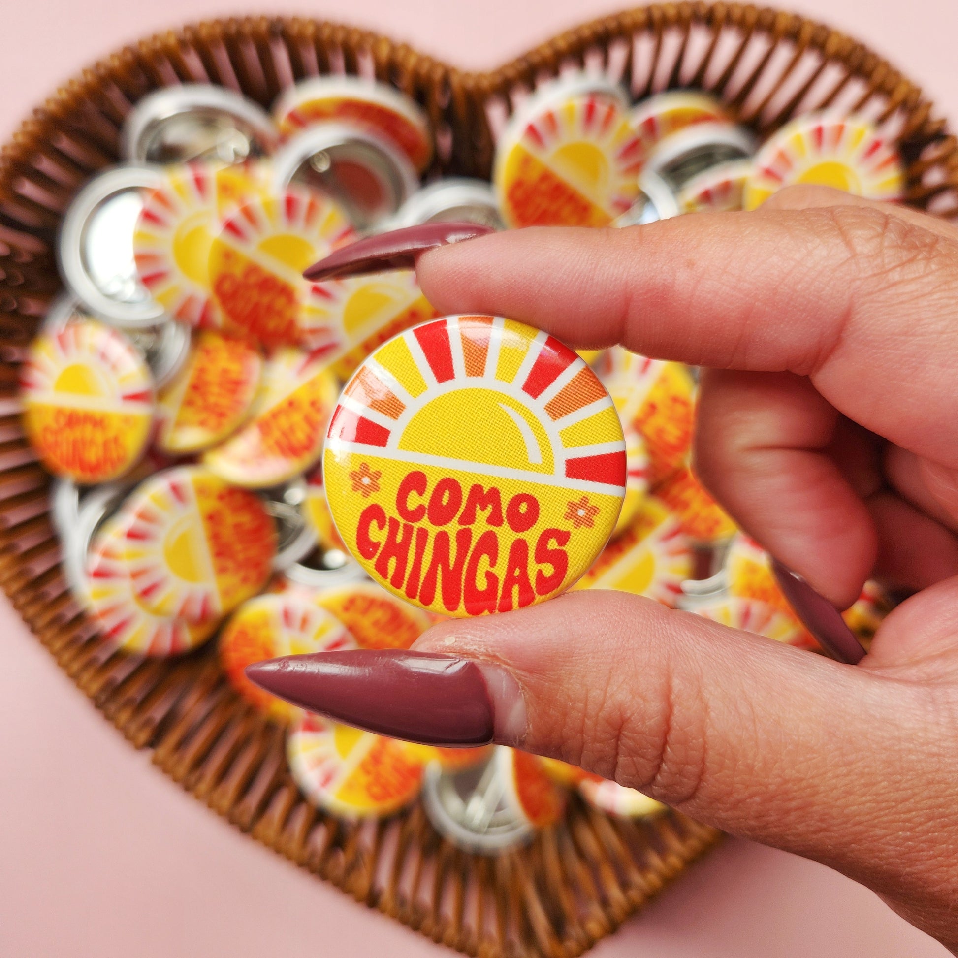 Como Chingas pin-back button